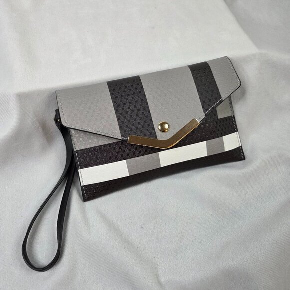 Large Purse with Wristlet - Picture 10 of 13